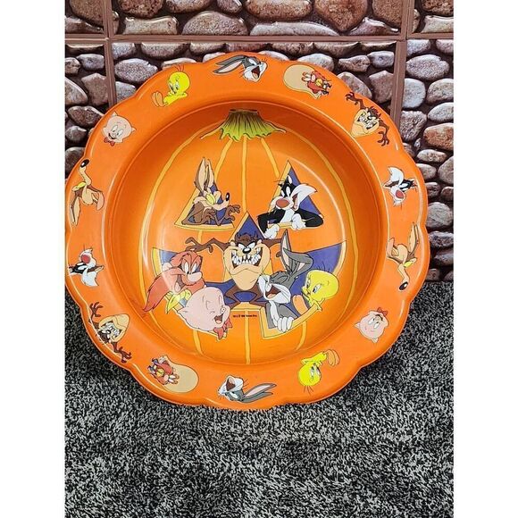 Vintage 1996 Looney Tunes Trick or Treat Plastic Candy Bowl A98 - Picture 1 of 6